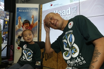 父子攜手參與《剃你打氣》「樂髮」行動，笑容滿面迎接新形象